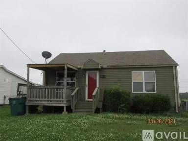 Main picture of 4128 Laverne St