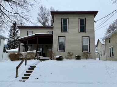Main picture of 215 W Washington St