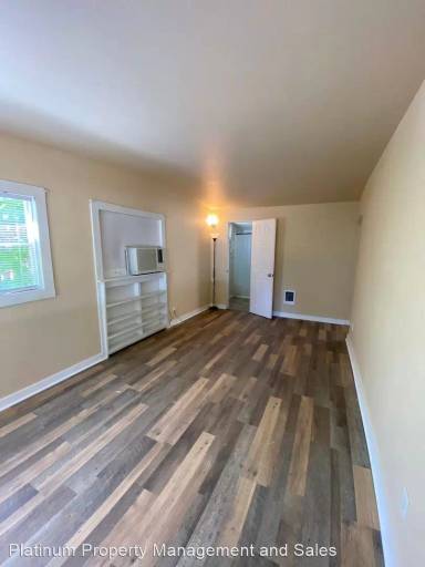 Main picture of 66 N Kansas Ave
