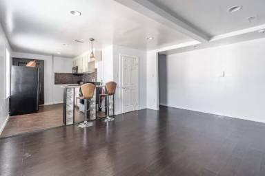 Main picture of 517 W Girard Ave