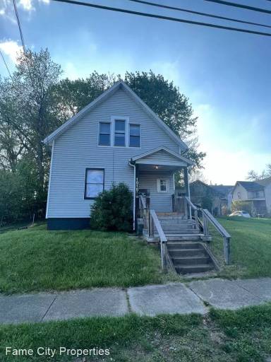 Main picture of 1015 Spring Ave NE