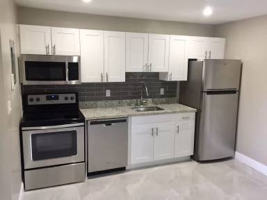 Main picture of 921 NE 16TH ST