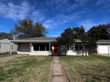 Main picture of 3814 33rd St