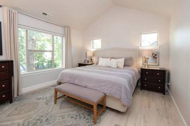 Main picture of 61170 Hubble St