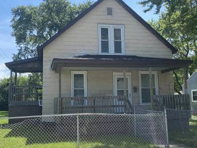 Main picture of 1412 N Champaign St