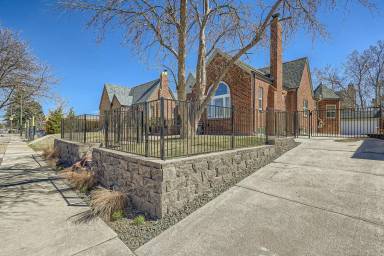 Main picture of 1468 Tennyson St