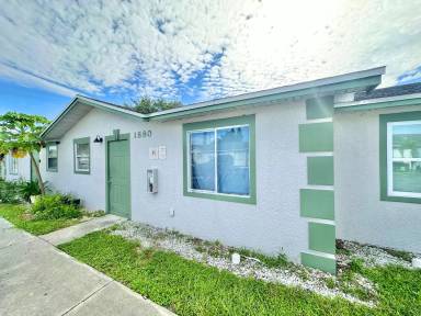 Main picture of 1800-1880 Sunshine Blvd Apartments
