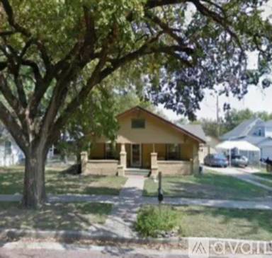 Main picture of 1102 N 1st St