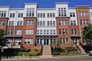 Main picture of 1418 N Rhodes St