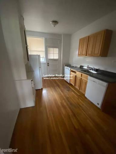 Main picture of 7735 N Sheridan Rd