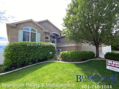 Main picture of Monarch Meadows