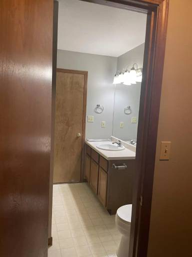 Main picture of 1002 SW Kent Pl