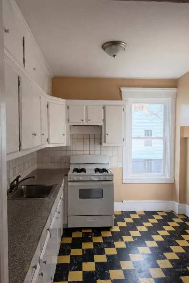Main picture of 186 Grinnell St