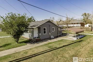 Main picture of 381 Mills Ave