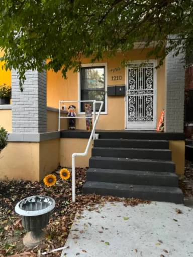 Main picture of 1210 Everett Ave