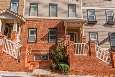 Main picture of 655 Mead St SE