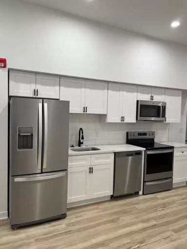 Main picture of 2031 W Oxford St