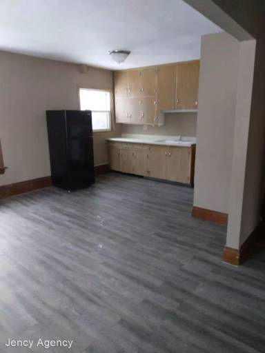 Main picture of 930 S Lincoln St