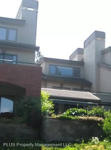 Main picture of 15 NW Portland Ave