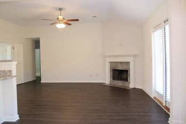 Main picture of 704 Park Ln