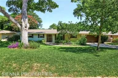 Main picture of 2716 Mountain Laurel Ln