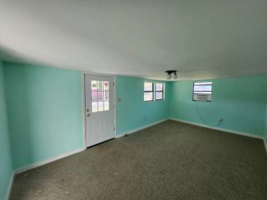 Main picture of 100 Lake St