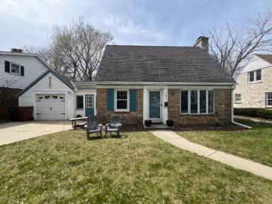 Main picture of 5529 N Lydell Ave