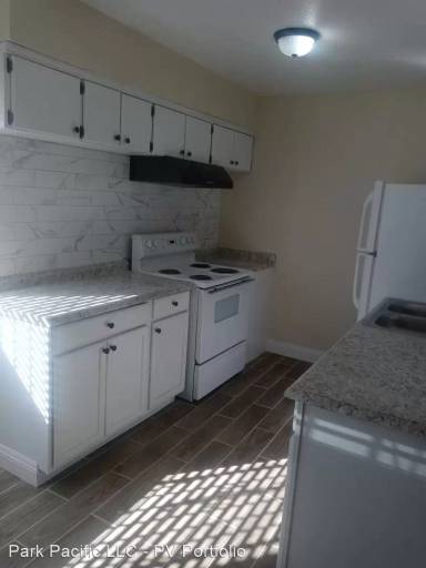 Main picture of 2565 Lynnwood St