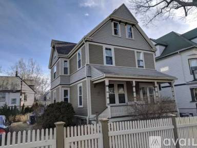 Main picture of 71 Kenwood St