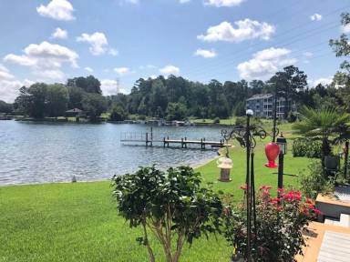 Main picture of 116 Lake Ridge Dr