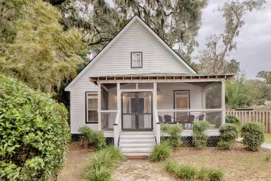 Main picture of 3210 Robertson Ave