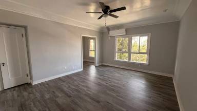 Main picture of 5503 Romaine St