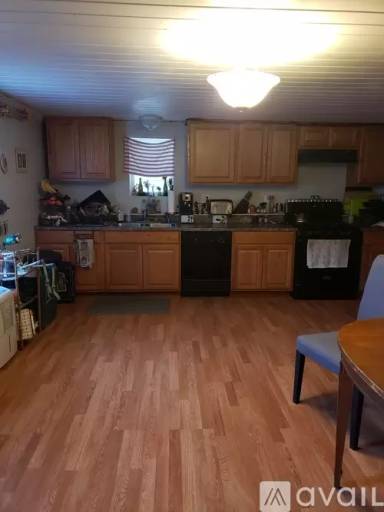 Main picture of 46 Hickory St