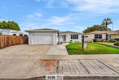 Main picture of 1209 Tulip Dr