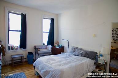 Main picture of 23 Cortes St