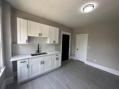 Main picture of 5200 S Carpenter St