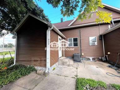 Main picture of 232 1st St