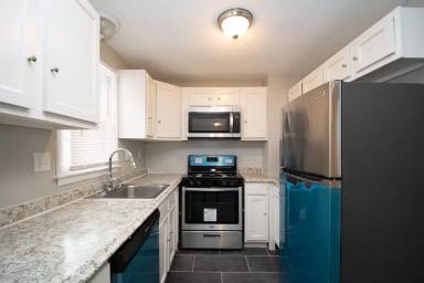 Main picture of 286 S Elm St