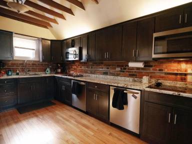 Main picture of 69 Anita St