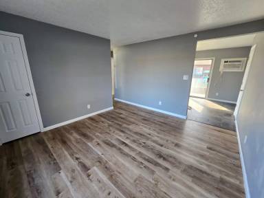 Main picture of 1503 S Division St