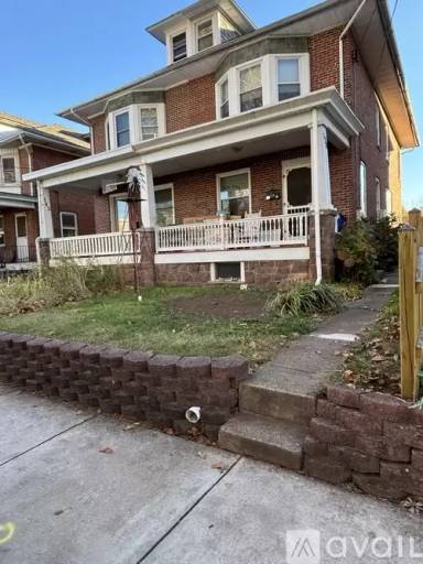 Main picture of 134 E Main St