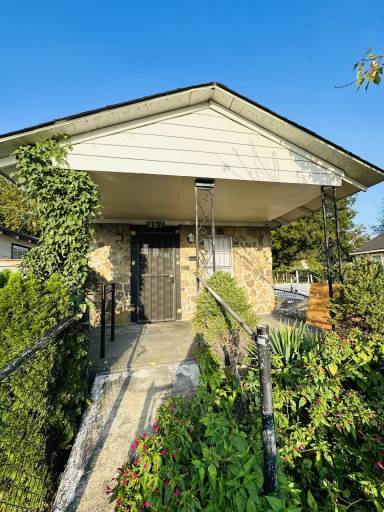 Main picture of 857 Hanley St