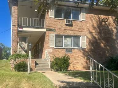Main picture of 4623 S Broadway