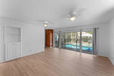 Main picture of 910 Deodar Rd