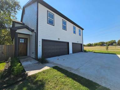 Main picture of 616 W Avenue F
