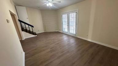 Main picture of 800 Holliday Dr