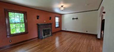 Main picture of 2410 Seymour Ave
