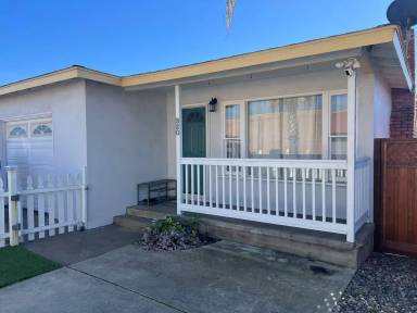 Main picture of 320 Amador Ave