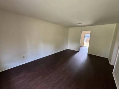 Main picture of 3011 Mackey Ln
