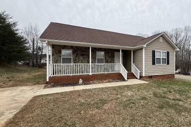 Main picture of 195 Windsong Rd